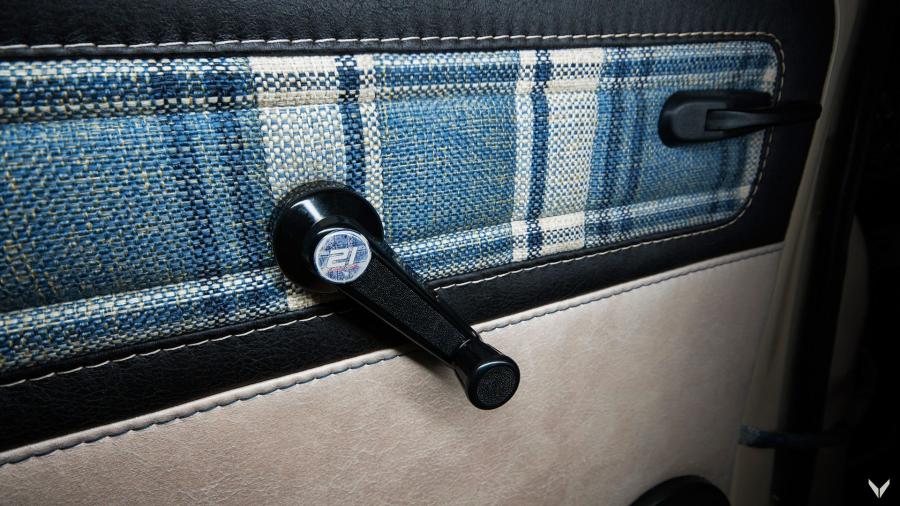 Детали интерьера Trabant 1.1 by Vilner 2019 года  (фото 9 из 27)